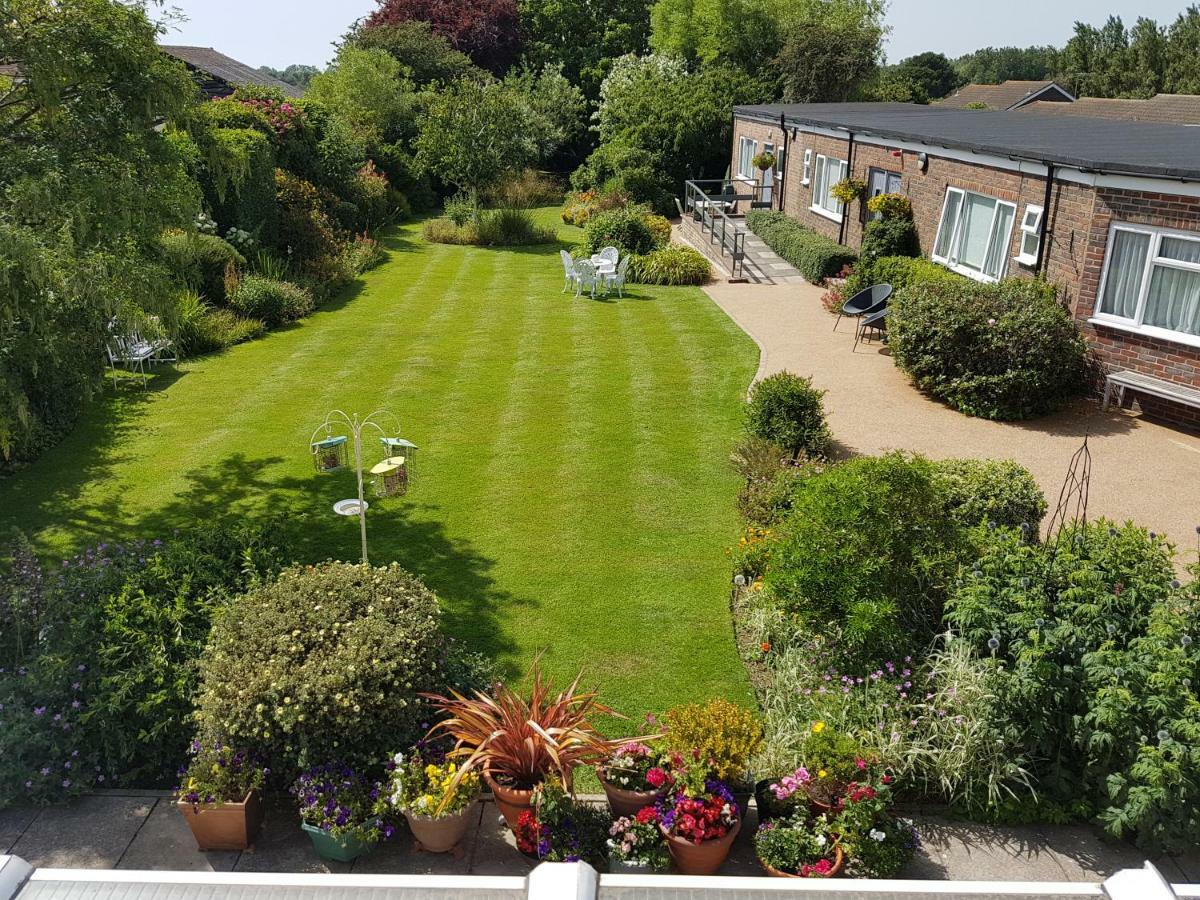 The Coast Yard B & B Chalet Hotel Selsey Esterno foto