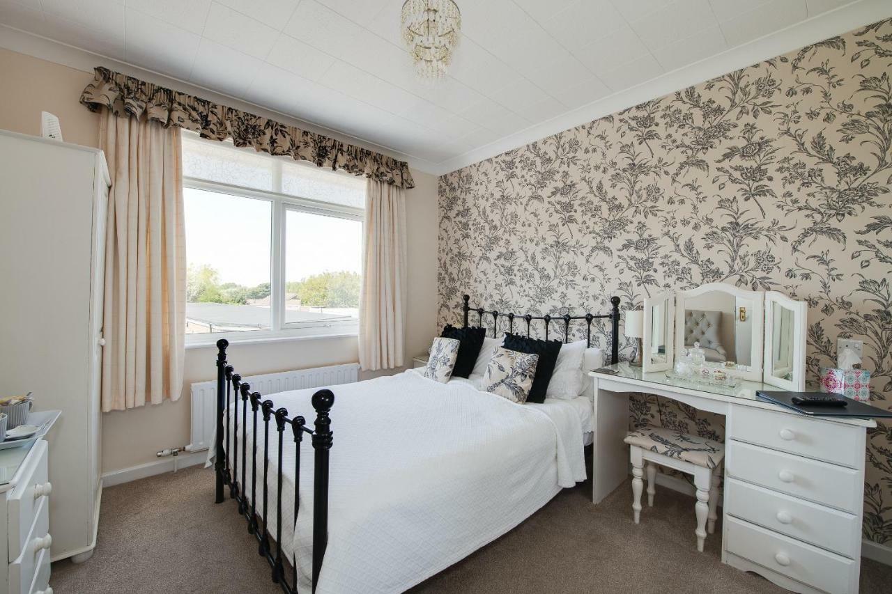 The Coast Yard B & B Chalet Hotel Selsey Esterno foto